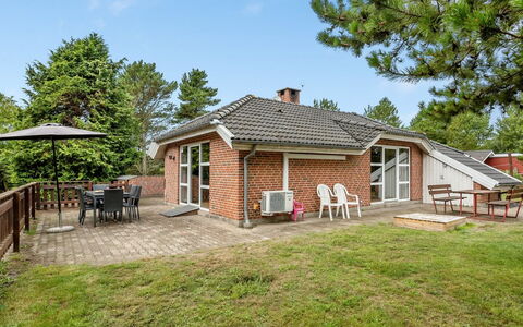 Botulf - 3.8Km from the Sea: Cottage, Home, House, Roof, Porch, Estate, Siding, Garden Buildings, Farmhouse, Yard