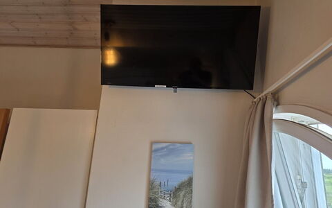 Aappo - 2.3Km from the Sea: Electronic Device, Television Set, Curtain, Television, Living Room, Wood Stain
