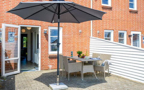 Hansia: Shrub, Urban Design, Groundcover, Brick, Apartment, Estate, Brickwork, Balcony, Landscaping