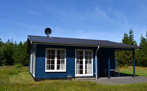 Redward - 1Km from the Sea: Grass, House, Cottage, Roof, Home, Land Lot, Door, Garden Buildings, Siding, Shed