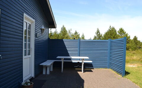 Redward - 1Km from the Sea: Blue, Siding, Shade, Outdoor Furniture, Backyard, Yard, Hardwood, Plank, Lawn, Design