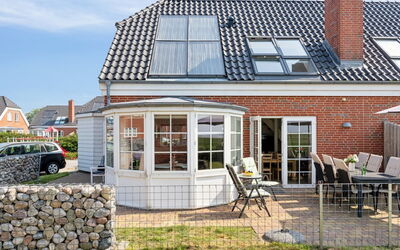 Langsom - 100M from the Sea