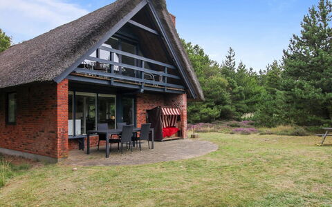 Anna - 1Km from the Sea: Swimming Pool, Resort Town
