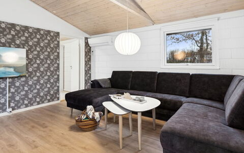 Mahalia - 300M from the Sea: Wood, Wood Stain, Plank, Hardwood, Cottage, Deck, Siding, Shade, Wood Flooring, Garden Buildings