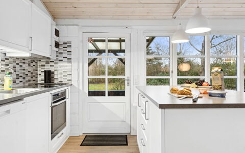 Mahalia - 300M from the Sea: Wood, Wood Stain, Plank, Hardwood, Cottage, Deck, Siding, Shade, Wood Flooring, Garden Buildings