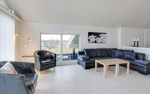 Hansina - 500M from the Sea: Wood, Ceiling, Flooring, Wood Flooring, Floor, Interior Design, Hardwood, Living Room, Laminate Flooring, Room