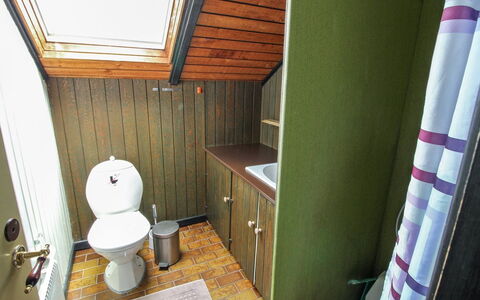 Keijo - 1.5Km from the Sea: Wood, Plumbing Fixture, Floor, Flooring, Toilet, Toilet Seat, Bathroom, Interior Design, Plumbing, Bathroom Sink