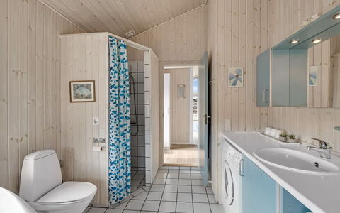 Ferdine - 1.5Km from the Sea: Flooring, Plumbing Fixture, Floor, Wood, Interior Design, Sink, Ceiling, Tap, Bathroom, Plumbing
