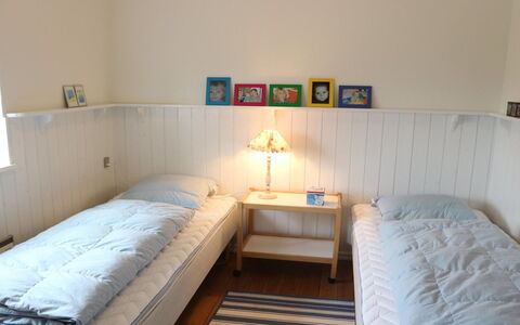 Fridoline - 150M from the Sea: Bed, Bedroom, Furniture, Bedding, Bed Sheet, Interior Design, Wood, Floor, Linens, Textile