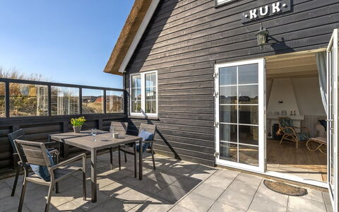 Sten - 100M from the Sea: Shrub, Urban Design, Groundcover, Brick, Apartment, Estate, Brickwork, Balcony, Landscaping