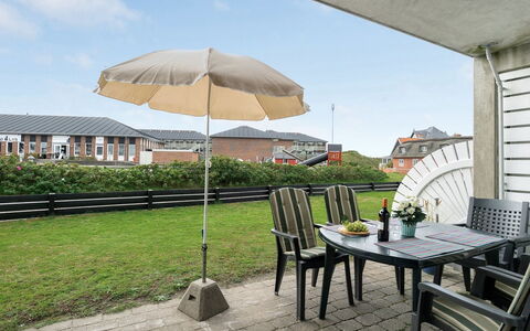 Iliane - 100M from the Sea: Shrub, Urban Design, Groundcover, Brick, Apartment, Estate, Brickwork, Balcony, Landscaping