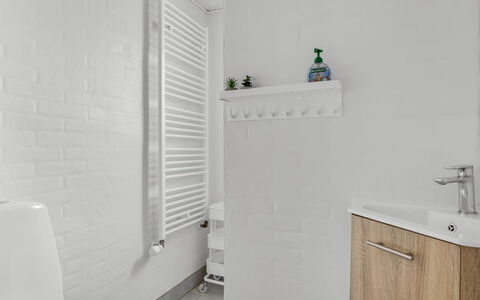 Kita - 500M from the Sea: Wall, Flooring, Plumbing Fixture, Floor, Interior Design, Bathroom, Plumbing, Room, Tap