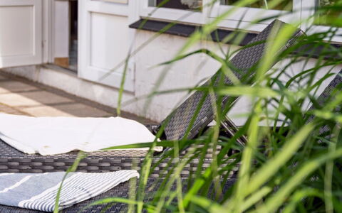 Kita - 500M from the Sea: Shrub, Urban Design, Groundcover, Brick, Apartment, Estate, Brickwork, Balcony, Landscaping
