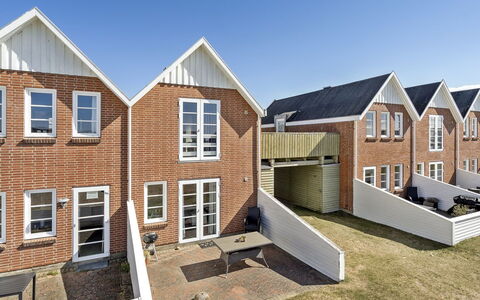 Otto - 2.3Km from the Sea: Estate, Siding