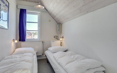 Otto - 2.3Km from the Sea: Bedroom, Bed, Door, Bedding, Bed Frame, Bed Sheet, Dormitory, Daylighting, Pillow