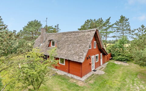 Tine - 2.3Km from the Sea: Shrub, Urban Design, Groundcover, Brick, Apartment, Estate, Brickwork, Balcony, Landscaping