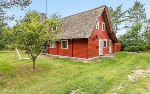 Tine - 2.3Km from the Sea: Shrub, Urban Design, Groundcover, Brick, Apartment, Estate, Brickwork, Balcony, Landscaping