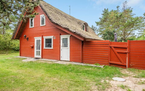 Tine - 2.3Km from the Sea: Shrub, Urban Design, Groundcover, Brick, Apartment, Estate, Brickwork, Balcony, Landscaping