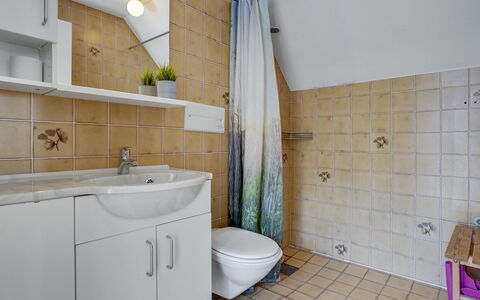 Fraja - 2.3Km from the Sea: Bathroom, Plumbing Fixture, Flooring, Sink, Interior Design, Floor, Bathroom Sink, Tap, Plumbing, Tile