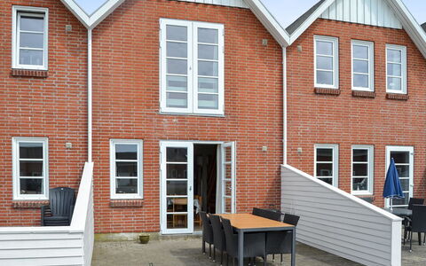 Silja - 2.3Km from the Sea: Roof, Land Lot, Cottage, Home, Rural Area, Shed, Siding, Garden Buildings, Log Cabin, Hut
