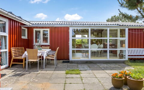 Winald - 500M from the Sea: Grass, House, Roof, Home, Cottage, Shrub, Land Lot, Rural Area, Farmhouse, Groundcover