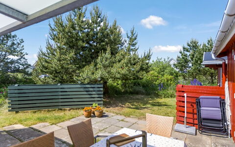 Winald - 500M from the Sea: Grass, House, Roof, Home, Cottage, Shrub, Land Lot, Rural Area, Farmhouse, Groundcover