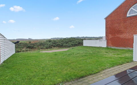 Aslef - 2.3Km from the Sea: Cottage, Shed, Hut, Farmhouse, Prairie, Shack, Barn, Log Cabin, Garden Buildings