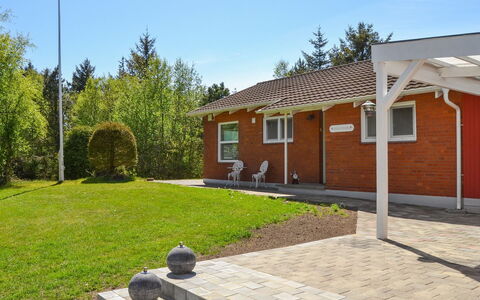 Gwen - 2.7Km from the Sea: House, Residential Area, Roof, Home, Shrub, Cottage, Land Lot, Garden, Lawn, Siding