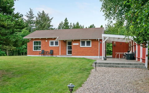 Gwen - 2.7Km from the Sea: Grass, Building, House, Roof, Home, Cottage, Shrub, Residential Area, Land Lot