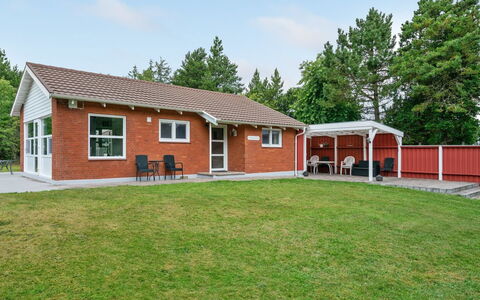 Gwen - 2.7Km from the Sea: Building, House, Roof, Home, Residential Area, Cottage, Land Lot, Lawn, Yard, Siding