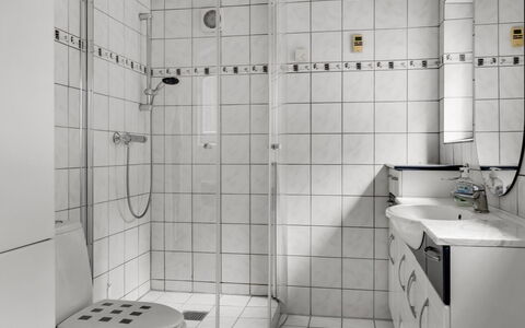 Gwen - 2.7Km from the Sea: Bathroom, Plumbing Fixture, Interior Design, Flooring, Toilet, Floor, Plumbing, Sink, Shower, Tile