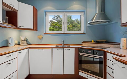Gwen - 2.7Km from the Sea: Flooring, Wood, Kitchen, Interior Design, Cabinetry, Major Appliance, Countertop, Floor, Kitchen Appliance, Ceiling