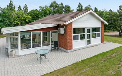 Gwen - 2.7Km from the Sea