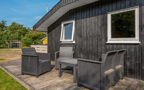 Solborg - 400M from the Sea: Wood, Hardwood, Plank, Porch, Wood Stain, Deck, Wood Flooring, Cottage, Siding, Shade