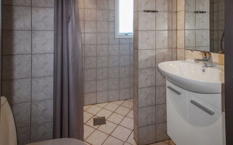 Maureen - 10.5Km from the Sea: Bathroom, Plumbing Fixture, Flooring, Floor, Bathroom Sink, Interior Design, Toilet, Toilet Seat, Sink, Plumbing