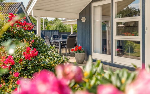 Maureen - 10.5Km from the Sea: Home, House, Shrub, Roof, Siding, Cottage, Door, Garden, Estate, Yard