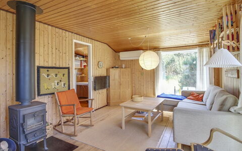 Allydia - 400M from the Sea: Cottage, Shed, Hut, Farmhouse, Prairie, Shack, Barn, Log Cabin, Garden Buildings