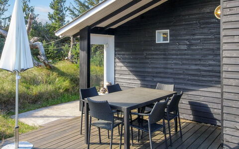Allydia - 400M from the Sea: Cottage, Shed, Hut, Farmhouse, Prairie, Shack, Barn, Log Cabin, Garden Buildings