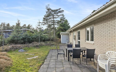 Laurin - 600M from the Sea: Shrub, Home, House, Residential Area, Land Lot, Roof, Cottage, Groundcover, Siding, Estate
