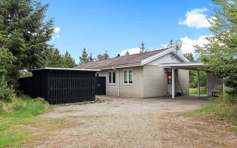 Laurin - 600M from the Sea: Building, House, Roof, Home, Residential Area, Cottage, Siding, Driveway, Yard, Suburb
