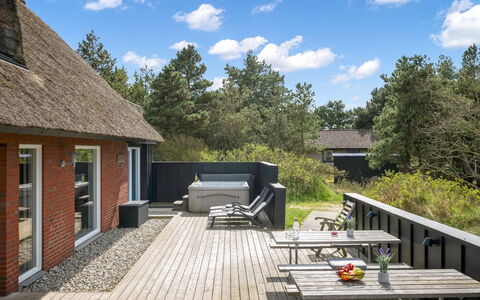 Irlin - 800M from the Sea: Roof, House, Land Lot, Home, Cottage, Estate, Garden Buildings, Shade, Log Cabin, Landscaping