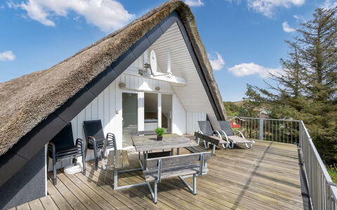 Irlin - 800M from the Sea: Estate, Shade, Driveway, Farmhouse