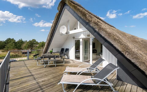 Irlin - 800M from the Sea: Estate, Shade, Driveway, Farmhouse