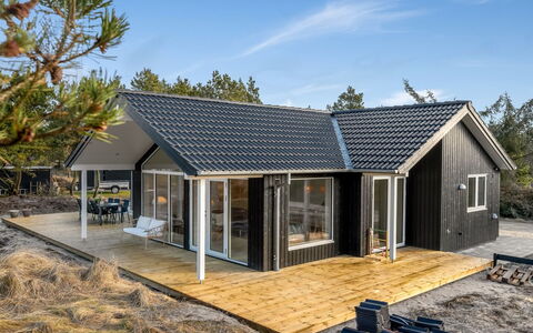 Nanouk - 500M from the Sea