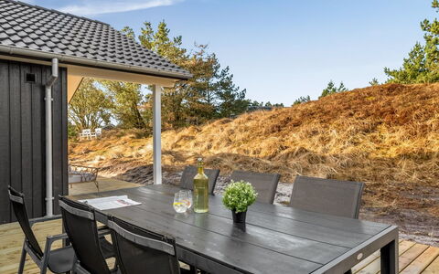 Nanouk - 500M from the Sea: House, Roof, Home, Cottage, Shed, Garden Buildings, Siding, Yard, Log Cabin, Hut