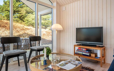 Nanouk - 500M from the Sea: House, Roof, Home, Cottage, Shed, Garden Buildings, Siding, Yard, Log Cabin, Hut