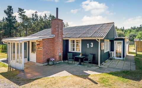Yardila - 1.5Km from the Sea: Grass, Building, Window, House, Roof, Cottage, Home, Shrub, Architecture, Residential Area