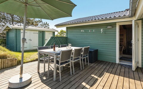 Edna - 800M from the Sea: Cottage, Shed, Hut, Farmhouse, Prairie, Shack, Barn, Log Cabin, Garden Buildings
