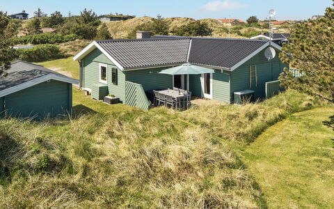 Edna - 800M from the Sea: Cottage, Shed, Hut, Farmhouse, Prairie, Shack, Barn, Log Cabin, Garden Buildings