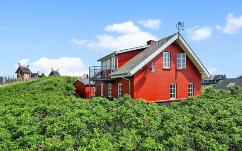 Karla - 100M from the Sea: Cottage, Shed, Hut, Farmhouse, Prairie, Shack, Barn, Log Cabin, Garden Buildings